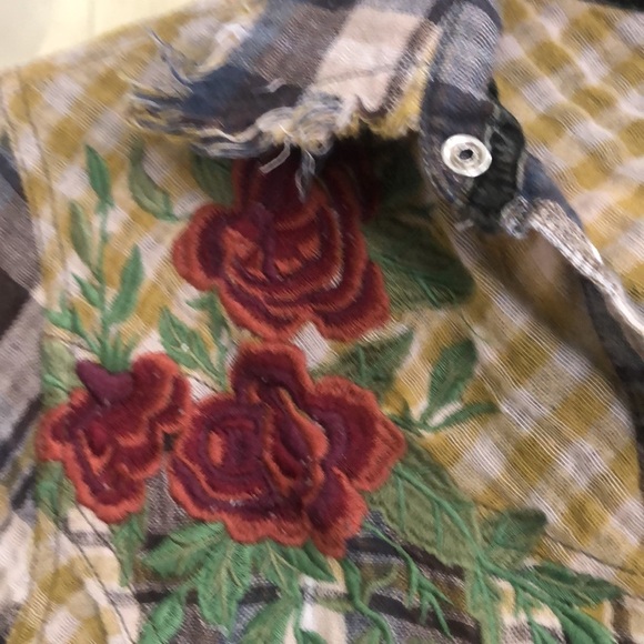 Great condition Ravel button up top! - Picture 3 of 3